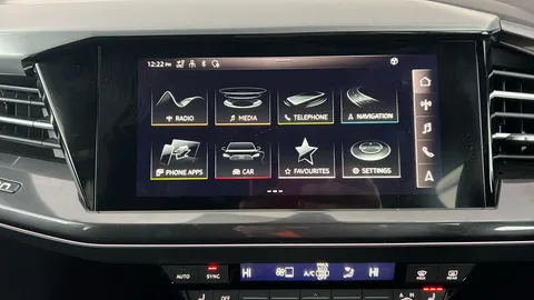 AUDI Q4 150kW 40 82kWh S Line Auto