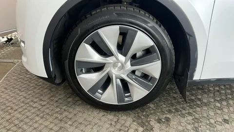 TESLA MODEL Y Long Range AWD Auto