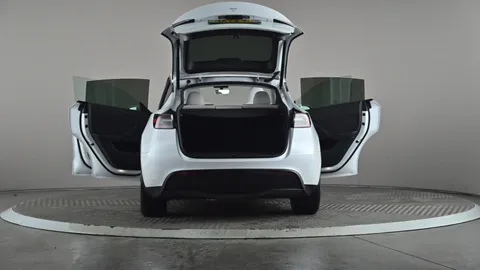 TESLA MODEL Y Long Range AWD Auto