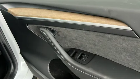 TESLA MODEL Y Long Range AWD Auto