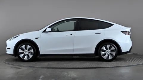 TESLA MODEL Y RWD Auto