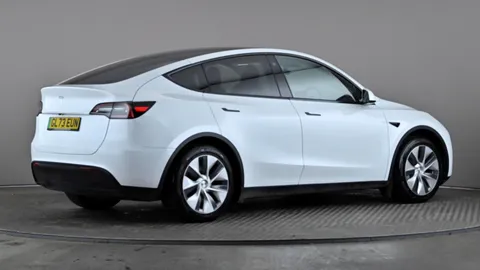 TESLA MODEL Y RWD Auto