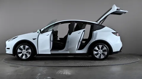 TESLA MODEL Y RWD Auto