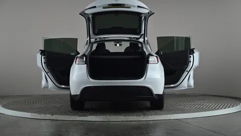TESLA MODEL Y Long Range AWD Auto