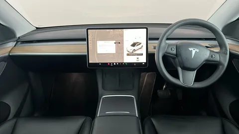 TESLA MODEL Y RWD Auto