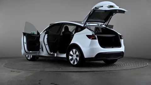 TESLA MODEL Y RWD Auto