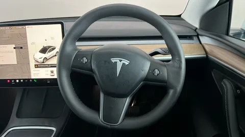 TESLA MODEL Y RWD Auto