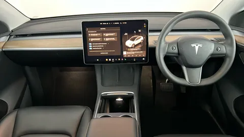TESLA MODEL Y RWD Auto