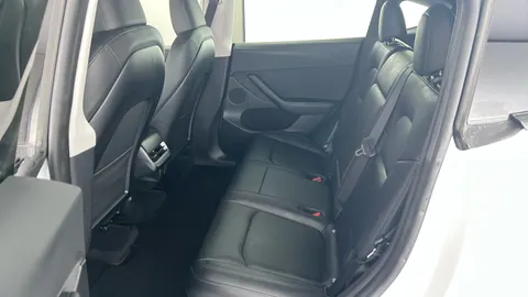 TESLA MODEL Y RWD Auto