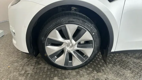 TESLA MODEL Y Long Range AWD Auto