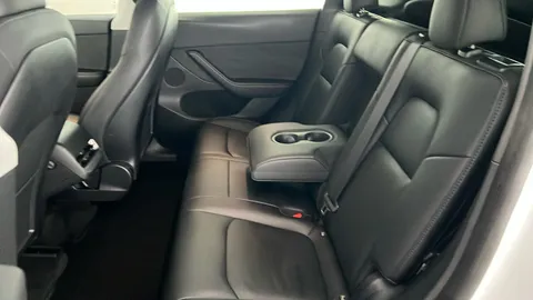 TESLA MODEL Y RWD Auto