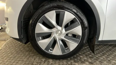 TESLA MODEL Y RWD Auto