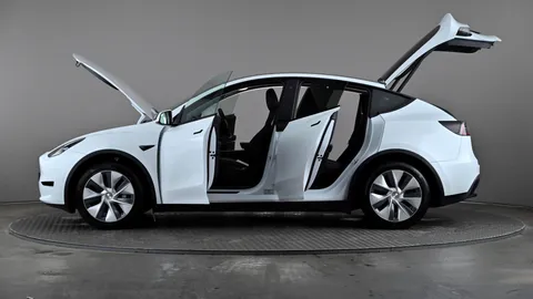 TESLA MODEL Y RWD Auto