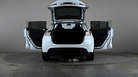 TESLA MODEL Y RWD Auto