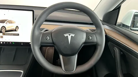 TESLA MODEL Y RWD Auto