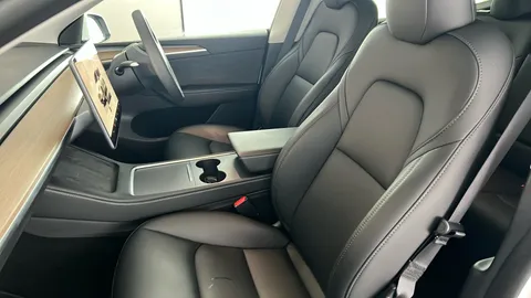 TESLA MODEL Y RWD Auto