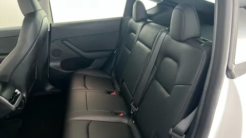 TESLA MODEL Y RWD Auto