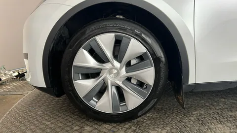 TESLA MODEL Y RWD Auto