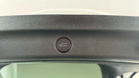 TESLA MODEL Y RWD Auto