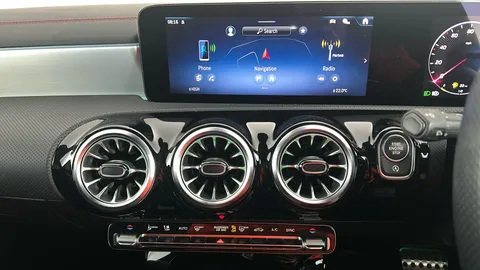 MERCEDES-BENZ CLA CLA 200 AMG Line Premium Tip Auto