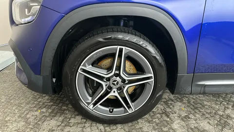 MERCEDES-BENZ GLB GLB 200 AMG Line Premium Plus 7G-Tronic