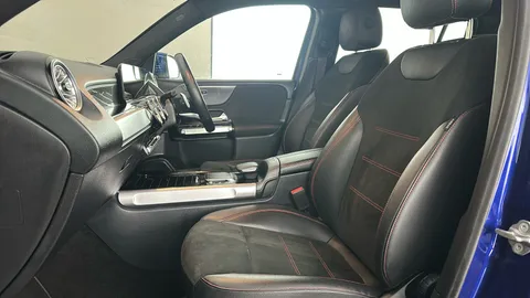 MERCEDES-BENZ GLB GLB 200 AMG Line Premium Plus 7G-Tronic