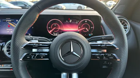 MERCEDES-BENZ EQB EQB 300 4M 168kW AMG Line Executive 70.5kWh At