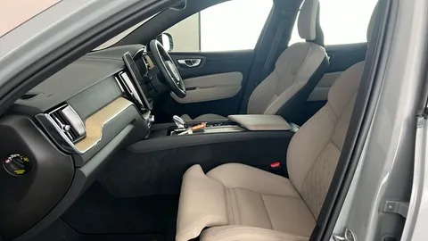 VOLVO XC60 2.0 T6 [350] PHEV Plus Dark AWD Geartronic