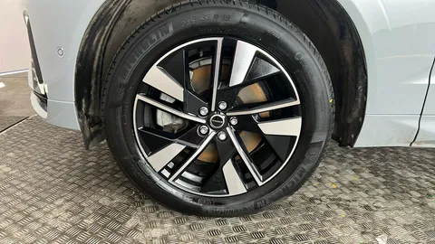 VOLVO XC60 2.0 T6 [350] PHEV Plus Dark AWD Geartronic