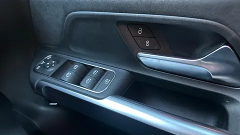 MERCEDES-BENZ EQB EQB 300 4M 168kW AMG Line Executive 70.5kWh At