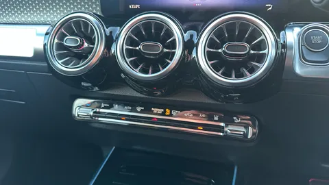 MERCEDES-BENZ EQB EQB 300 4M 168kW AMG Line Executive 70.5kWh At