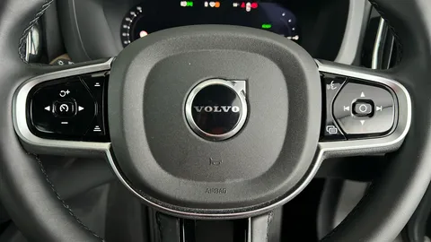 VOLVO XC60 2.0 T6 [350] PHEV Plus Dark AWD Geartronic