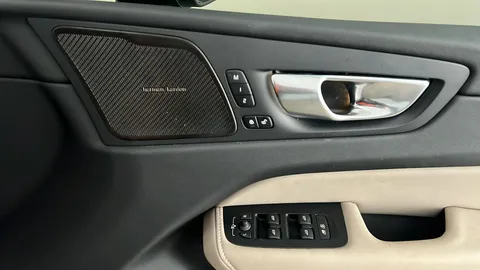 VOLVO XC60 2.0 T6 [350] PHEV Plus Dark AWD Geartronic