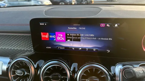 MERCEDES-BENZ EQB EQB 300 4M 168kW AMG Line Executive 70.5kWh At