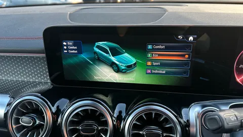 MERCEDES-BENZ EQB EQB 300 4M 168kW AMG Line Executive 70.5kWh At