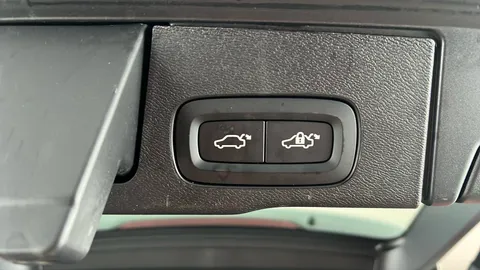 VOLVO XC60 2.0 T6 [350] PHEV Plus Dark AWD Geartronic