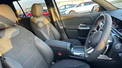 MERCEDES-BENZ EQB EQB 300 4M 168kW AMG Line Executive 70.5kWh At