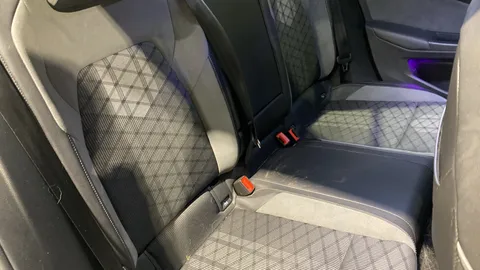 VOLKSWAGEN GOLF 1.5 eTSI 150 R-Line DSG