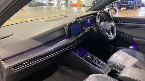 VOLKSWAGEN GOLF 1.5 eTSI 150 R-Line DSG