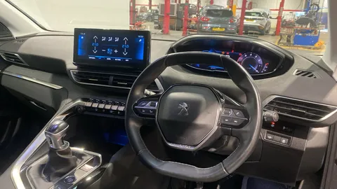 PEUGEOT 3008 1.2 PureTech Allure Premium