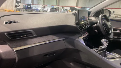 PEUGEOT 3008 1.2 PureTech Allure Premium