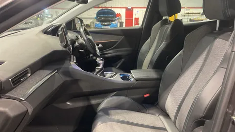 PEUGEOT 3008 1.2 PureTech Allure Premium