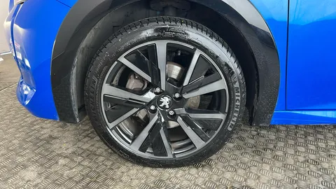 PEUGEOT 208 1.2 PureTech 100 GT