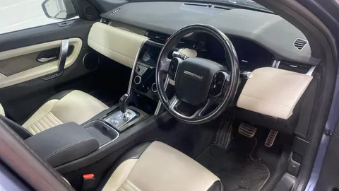 LAND ROVER DISCOVERY SPORT 2.0 D180 R-Dynamic SE Auto