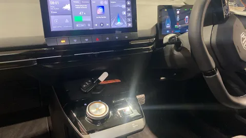 MG MOTOR UK MG4 180kW Trophy EV Extended Range 77kWh Auto