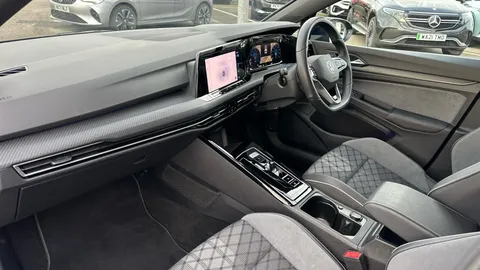 VOLKSWAGEN GOLF 1.5 eTSI 150 R-Line DSG