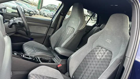 VOLKSWAGEN GOLF 1.5 eTSI 150 R-Line DSG