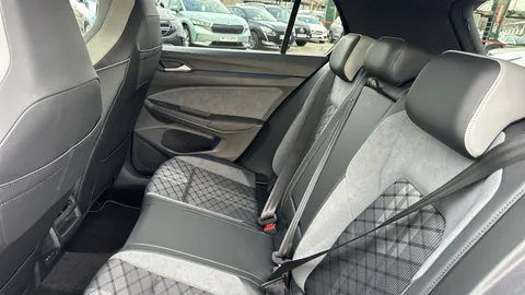 VOLKSWAGEN GOLF 1.5 eTSI 150 R-Line DSG