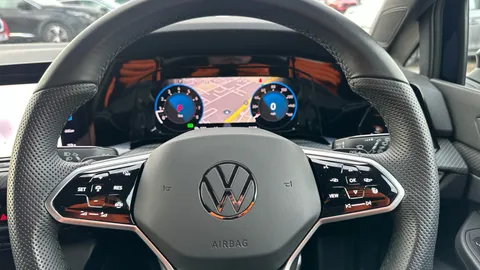 VOLKSWAGEN GOLF 1.5 eTSI 150 R-Line DSG