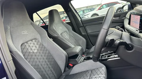 VOLKSWAGEN GOLF 1.5 eTSI 150 R-Line DSG